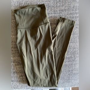 Lululemon High Rise Wunder Under 28” Size 8